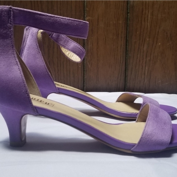 Lavender Low Kitten Heel Sandals - Picture 5 of 6